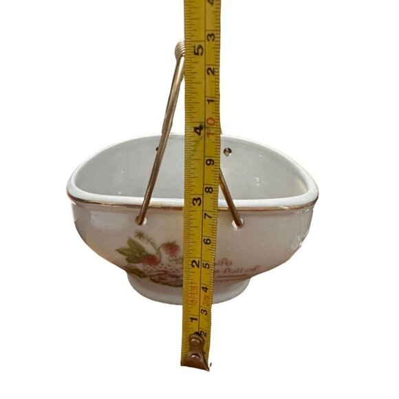 Vintage Ceramic Basket With Gold Handle & Strawberry Shortcake Design - Picture 8 of 9